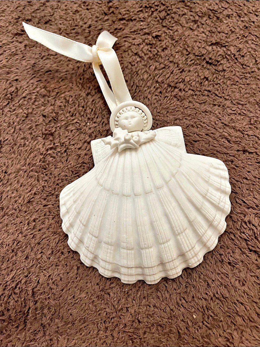 Vintage Margaret Furlong Seashell Ornament in White